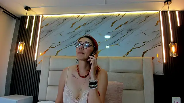 EmilyyRed online show from 11-26-25, 08:21