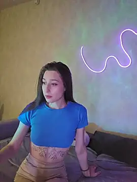 Emma Wilsons online show from 11-25-25, 01:44