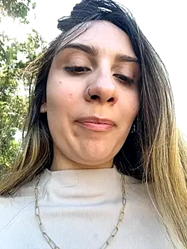 Snapshot of sarah_honey__ chatting on 11-07-25, 02:06 sarah honey online show from 11-07-25, 02:06