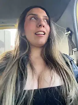 Snapshot of sarah_honey__ chatting on 11-08-25, 02:28 sarah honey online show from 11-08-25, 02:28