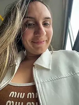 Snapshot of sarah_honey__ chatting on 11-20-25, 03:34 sarah honey online show from 11-20-25, 03:34