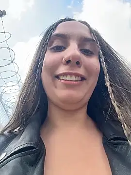 Snapshot of sarah_honey__ chatting on 12-01-25, 03:06 sarah honey online show from 12-01-25, 03:06