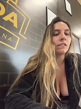 Snapshot of sarah_honey__ chatting on 03-17-26, 03:15 sarah honey online show from 03-17-26, 03:15