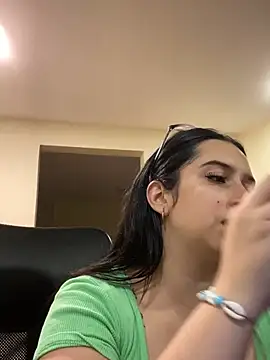 Kloe Novoa online show from 03-18-26, 12:30