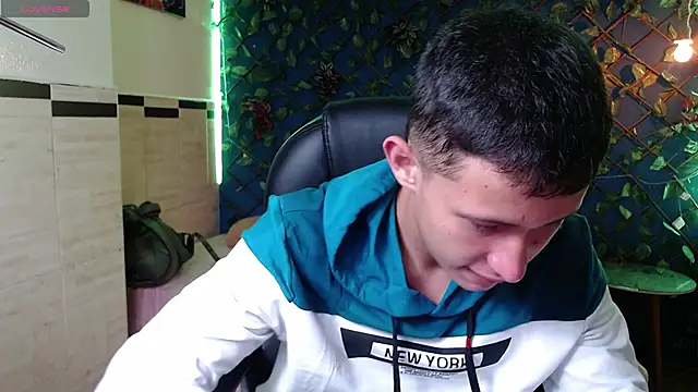 Garuo 18 online show from 11-16-25, 03:12