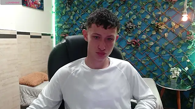 Garuo 18 online show from 11-26-25, 03:07