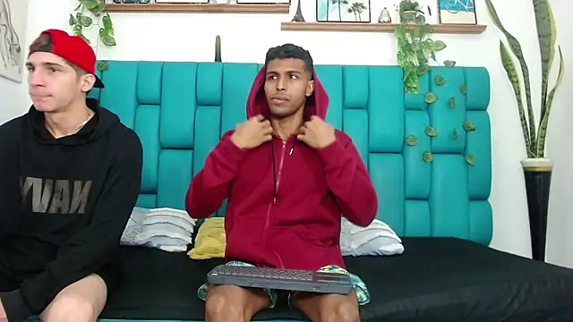 Hot Boys Latinos X online show from 10-31-25, 01:12