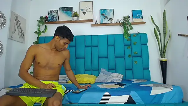 Hot Boys Latinos X online show from 11-17-25, 10:04