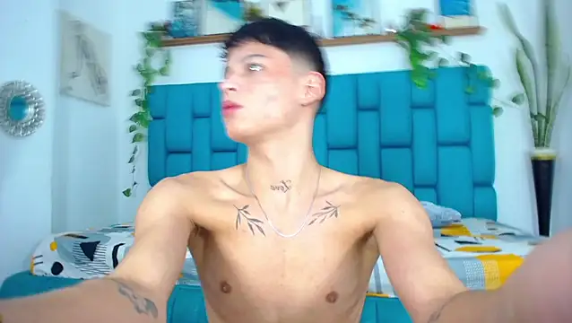 Hot Boys Latinos X online show from 11-28-25, 10:01