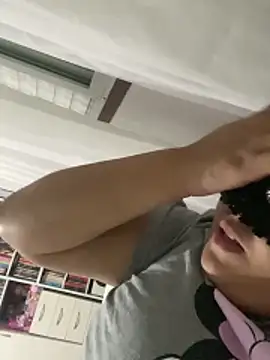 Snapshot of crazzyanne chatting on 12-22-25, 05:37 crazzyanne online show from 12-22-25, 05:37