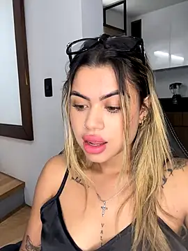 Alanna-foxx online show from 10-30-25, 01:18