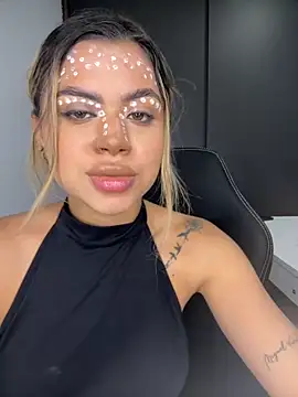 Snapshot of Alanna-foxx chatting on 11-01-25, 12:34 Alanna-foxx online show from 11-01-25, 12:34