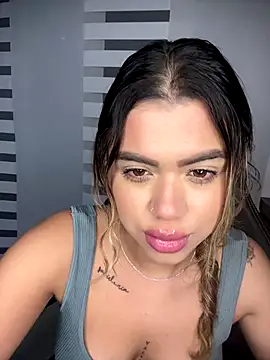 Snapshot of Alanna-foxx chatting on 12-16-25, 01:54 Alanna-foxx online show from 12-16-25, 01:54