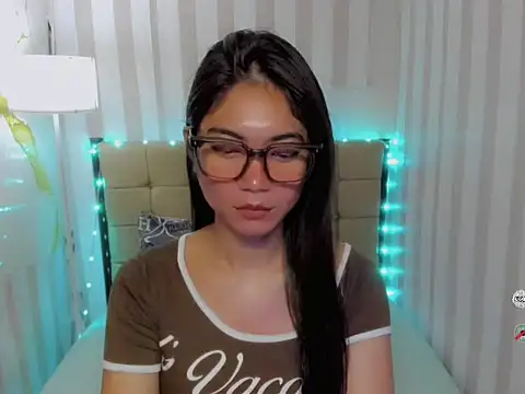 Snapshot of BigCockJade chatting on 04-15-26, 09:59 BigCockJade online show from 04-15-26, 09:59