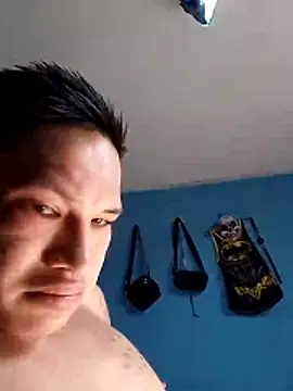 Ojitosbrrr online show from 11-22-25, 08:19