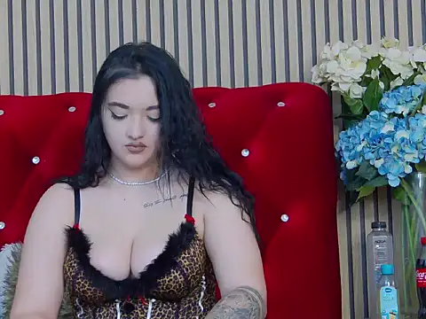 LaraBloom online show from 11-21-25, 07:45