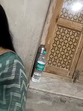 Snapshot of Best_couple2001 chatting on 12-16-25, 05:56 Best couple2001 online show from 12-16-25, 05:56