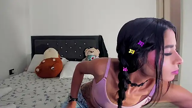 Snapshot of phenixpink22 chatting on 05-06-26, 01:14 phenixpink22 online show from 05-06-26, 01:14