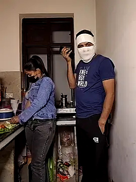 Snapshot of Heena-143 chatting on 12-18-25, 02:56 Heena-143 online show from 12-18-25, 02:56