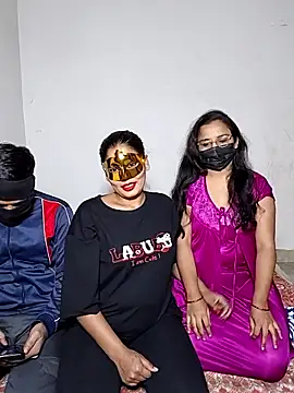 Snapshot of Heena-143 chatting on 01-14-26, 04:12 Heena-143 online show from 01-14-26, 04:12