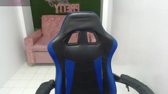 Snapshot of velvetvixen_t chatting on 11-14-25, 07:23 velvetvixen t online show from 11-14-25, 07:23