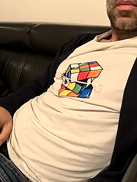 Snapshot of Evasionee chatting on 11-08-25, 10:59 Evasionee online show from 11-08-25, 10:59