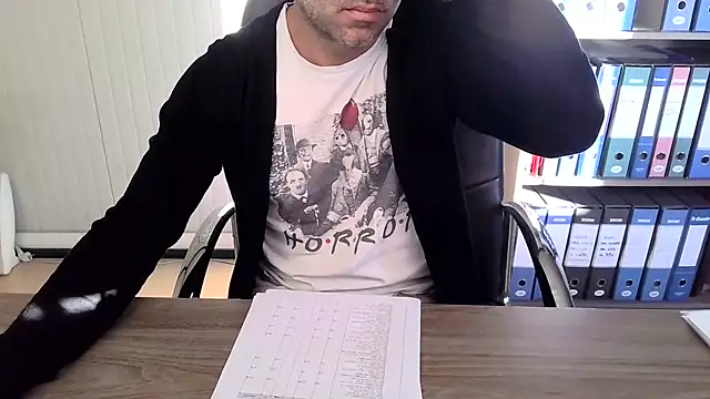 Snapshot of Evasionee chatting on 11-10-25, 07:29 Evasionee online show from 11-10-25, 07:29