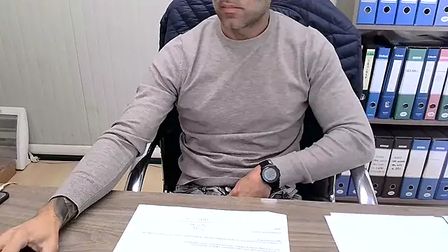 Snapshot of Evasionee chatting on 11-20-25, 09:09 Evasionee online show from 11-20-25, 09:09