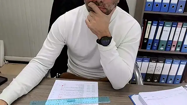 Snapshot of Evasionee chatting on 11-24-25, 09:20 Evasionee online show from 11-24-25, 09:20