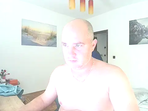 Snapshot of HunMike chatting on 11-25-25, 09:37 HunMike online show from 11-25-25, 09:37