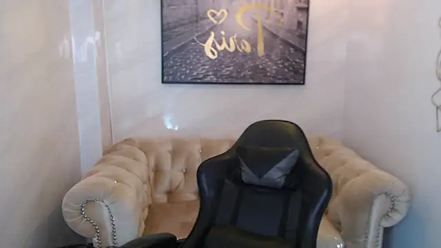 Afrodita Wild v online show from 04-15-26, 01:18