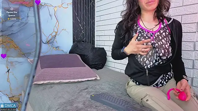 Snapshot of eva_delight_ chatting on 03-27-26, 12:05 eva delight online show from 03-27-26, 12:05