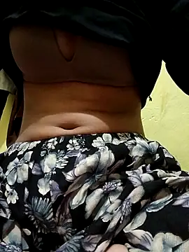 Snapshot of Cutey_neha07 chatting on 10-25-25, 12:18 Cutey neha07 online show from 10-25-25, 12:18