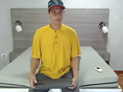 wiltom  online show from 11-30-25, 03:54