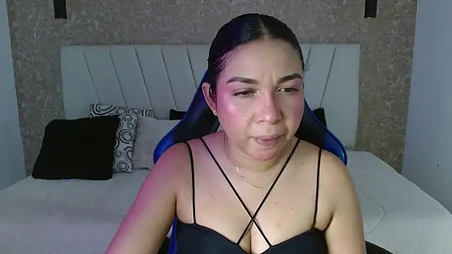 AliceSmity  online show from 04-05-26, 12:24