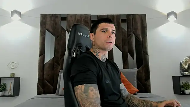 MATEO DILUCA online show from 11-30-25, 07:40