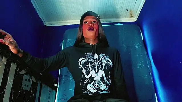 Kloe cardashan online show from 11-11-25, 04:56