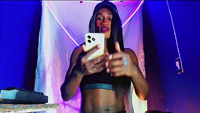 Kloe cardashan online show from 11-21-25, 05:28