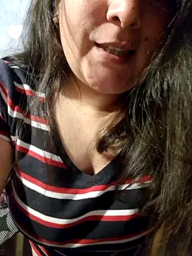 Snapshot of Clara_Arg chatting on 10-31-25, 12:17 Clara Arg online show from 10-31-25, 12:17