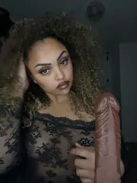 Snapshot of CaramelCarmenxox chatting on 06-12-26, 09:25 CaramelCarmenxox online show from 06-12-26, 09:25