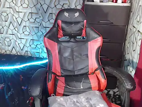 Snapshot of slimraz02 chatting on 11-13-25, 01:37 slimraz02 online show from 11-13-25, 01:37