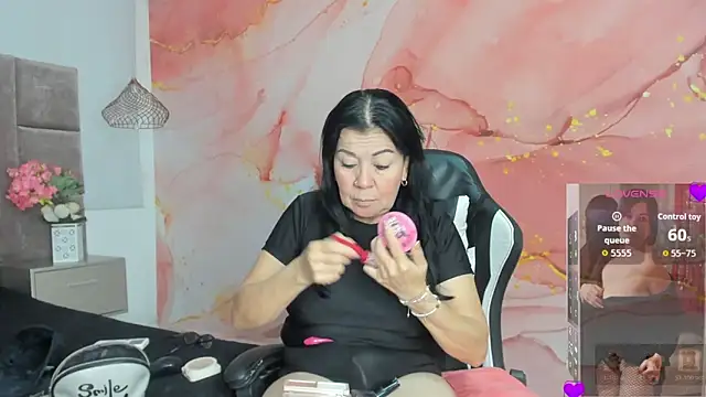 Snapshot of laliItaclark chatting on 04-16-26, 12:06 laliItaclark online show from 04-16-26, 12:06