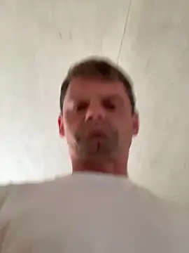 Snapshot of Olav81 chatting on 10-26-25, 07:14 Olav81 online show from 10-26-25, 07:14