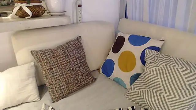 Snapshot of Nube_Azul1 chatting on 11-17-25, 10:48 Nube Azul1 online show from 11-17-25, 10:48