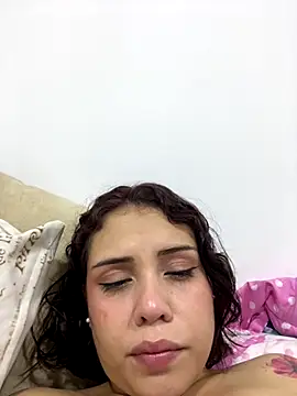 Snapshot of Nube_Azul1 chatting on 12-14-25, 01:00 Nube Azul1 online show from 12-14-25, 01:00