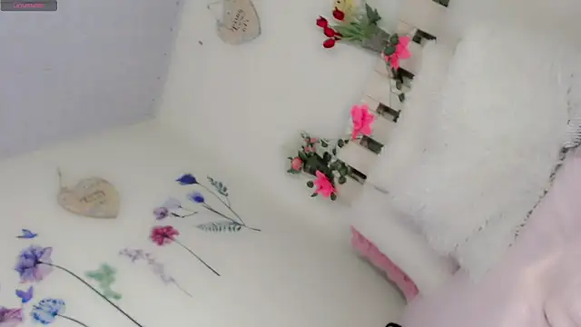 Snapshot of Kendall-_8 chatting on 11-12-25, 08:30 Kendall- 8 online show from 11-12-25, 08:30