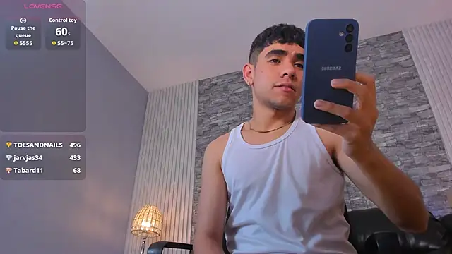 Snapshot of zack_joness18 chatting on 11-13-25, 05:28 zack joness18 online show from 11-13-25, 05:28