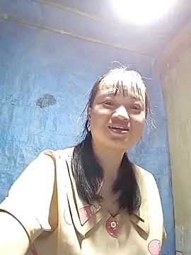 Snapshot of Noelle-e chatting on 04-04-26, 12:46 Noelle-e online show from 04-04-26, 12:46