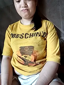 Snapshot of Noelle-e chatting on 04-11-26, 05:23 Noelle-e online show from 04-11-26, 05:23