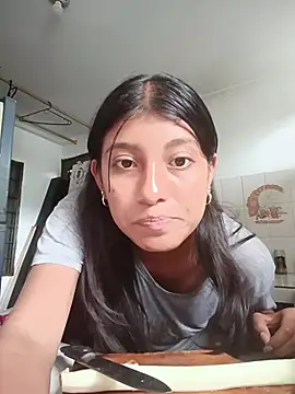 YeseniaRodriguez3 online show from 10-27-25, 05:17